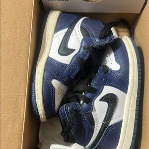 Jordan Blue and White Sneakers High-Top Basketball Style